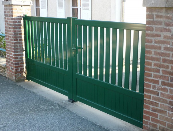 Porte de garage à L'AIGLE 